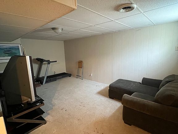 5th image of 7627 Thames Ct