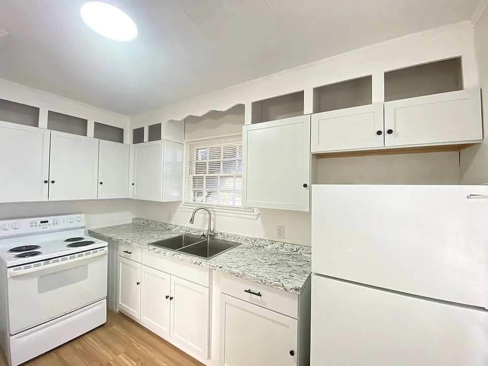 118 Locust St #D