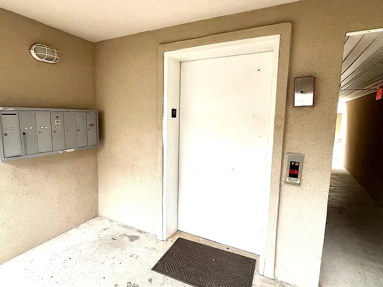 122 Shady Brook Cir #100 — Photo 37