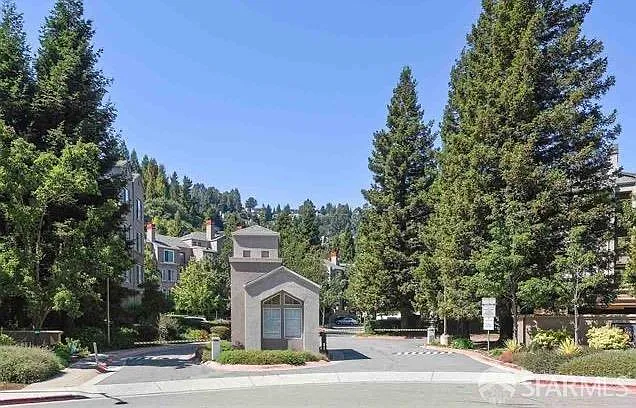 220 Caldecott Ln #311 — Photo 3