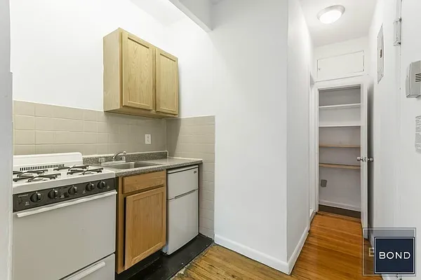 Rented by Bond New York | media 8