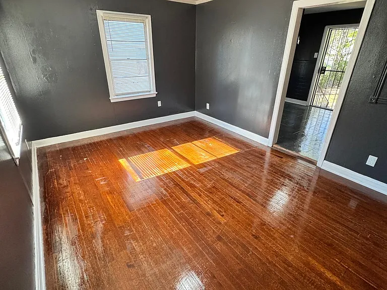 3154 Hopkins Ave — Photo 8