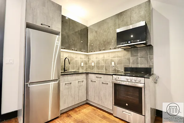 Rented by Hagstrom Management Inc | media 22