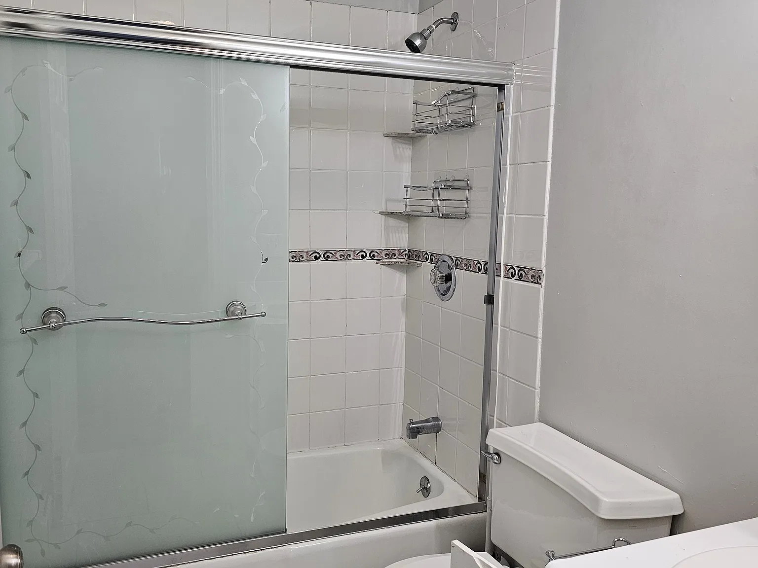 2 bed, 730 sqft, $2,300 — Photo 3