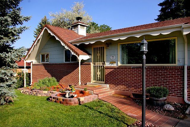 Front of Ginger Bread like House