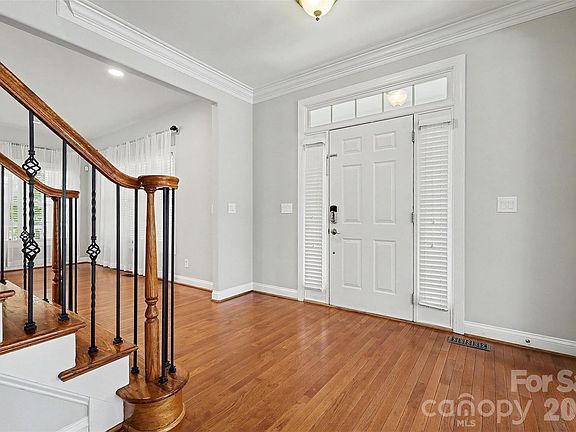 5th image of 143 Melbourne Dr