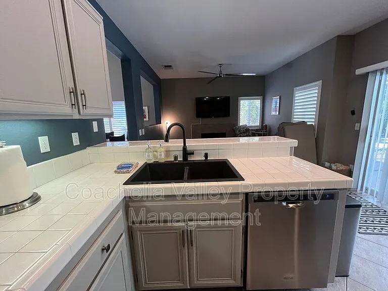 2162 Shannon Way — Photo 25