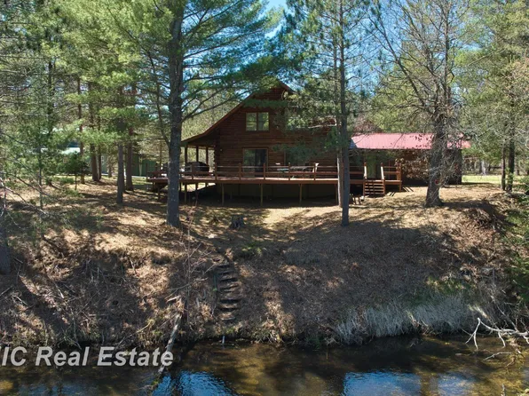 940 Wood River Rd, Grayling, MI 49738