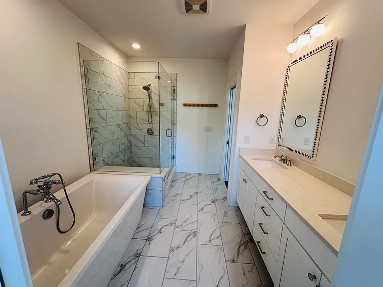 2820 Hillside Springs Dr — Photo 8