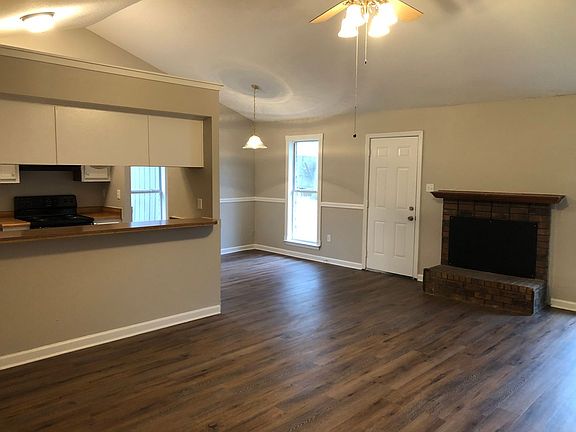 3rd image of 3615 Lakehurst Dr
