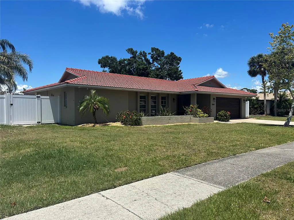 4 bed, 2.0 bath, 1905 sqft, $7,500 — Photo 1