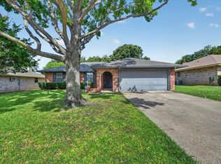 2409 Poppy Ln, Euless, TX 76039