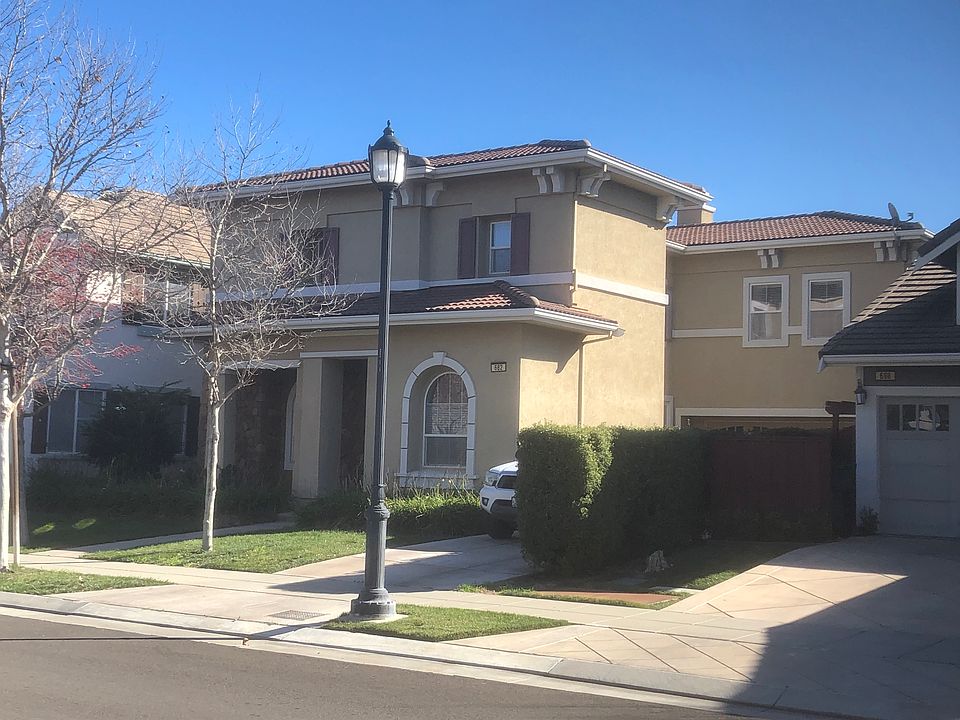 2nd image of 682 S Vecindad St