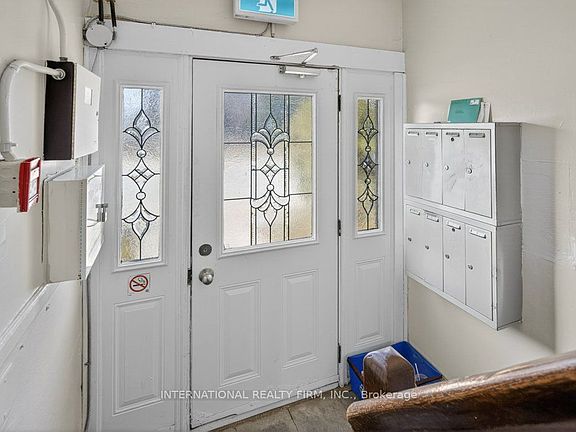 4th image of 109 Balsam Ave S #2
