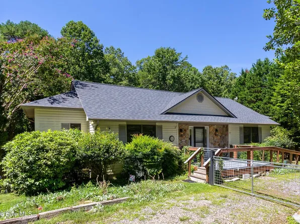 11 Turkey Trail, Warne, NC 28909