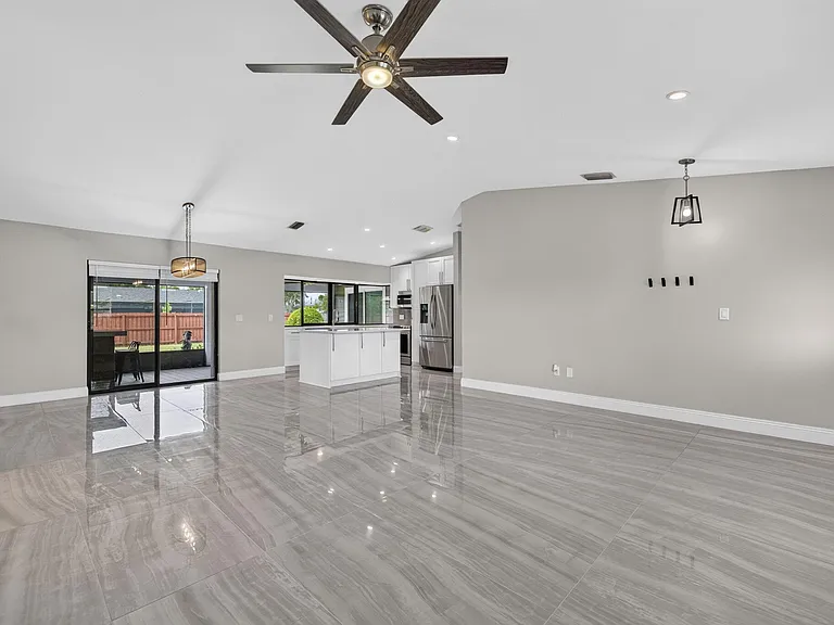 825 SE Starflower Ave — Photo 18