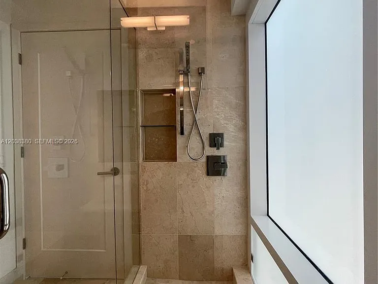 601 NE 27th St #201 — Photo 31