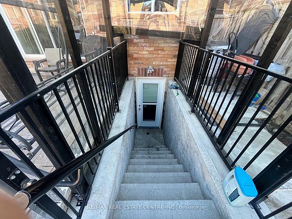 2nd image of 210 Valleyway Dr #Basement