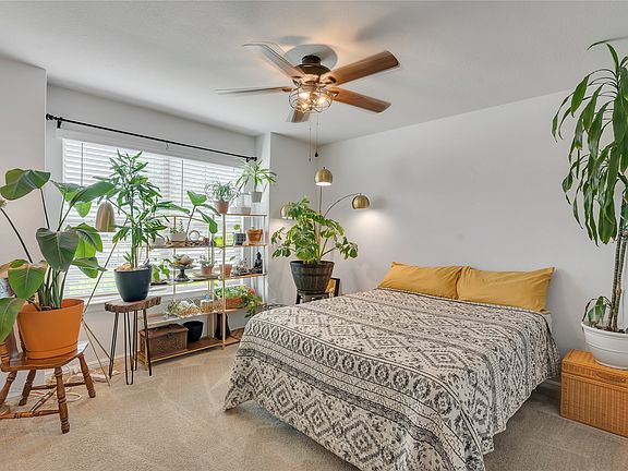 3rd image of 16717 Porterfield Ln