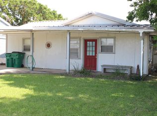 307 E Bayshore Dr, Palacios, TX 77465