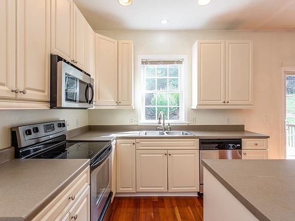 4th image of 2031 Willow Hill Dr