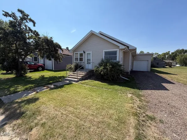 103 3rd St NE, Crosby, ND 58730