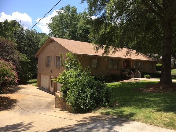 3rd image of 172 Sedgewood Dr