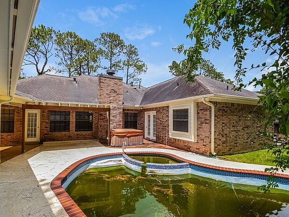 5th image of 15814 Lake Lodge Dr