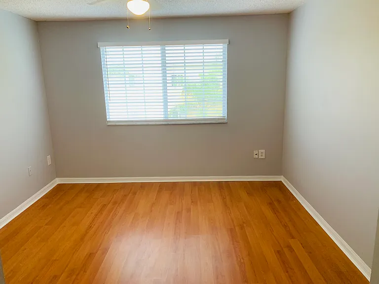 900 Crestwood Ct S #907 — Photo 9