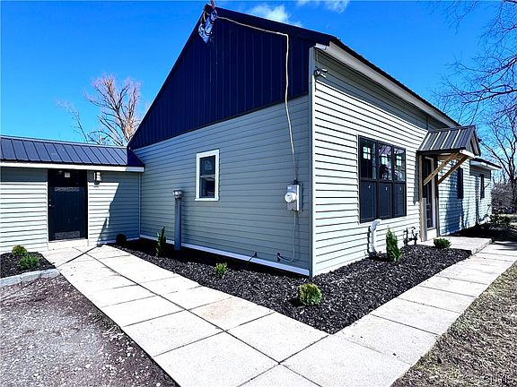 5th image of 6913 Lowell Rd