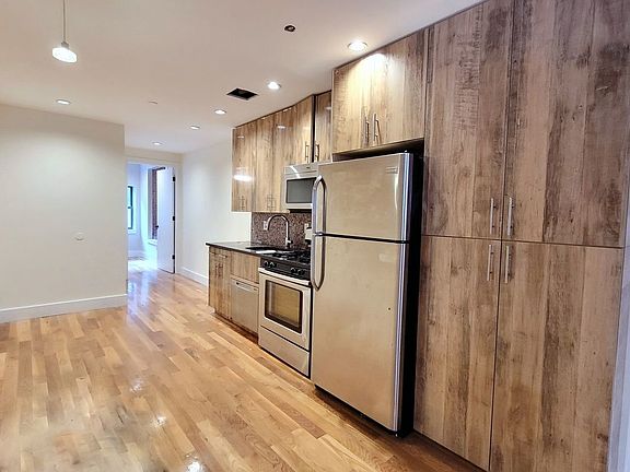 3rd image of 11 W 128th St APT 1
