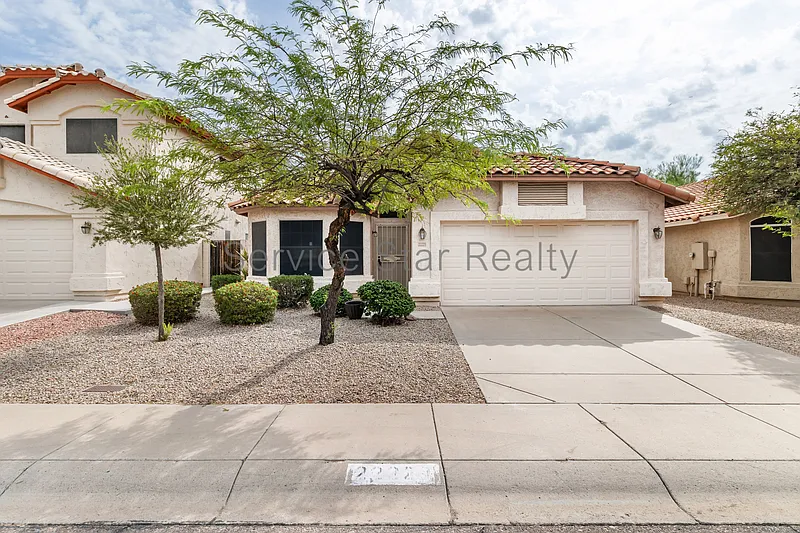 3 bed, 2.0 bath, 1675 sqft, $2,300 — Photo 1