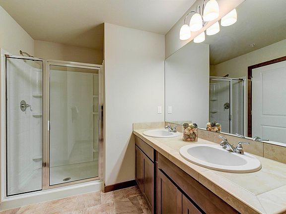 Master Bedroom bathroom