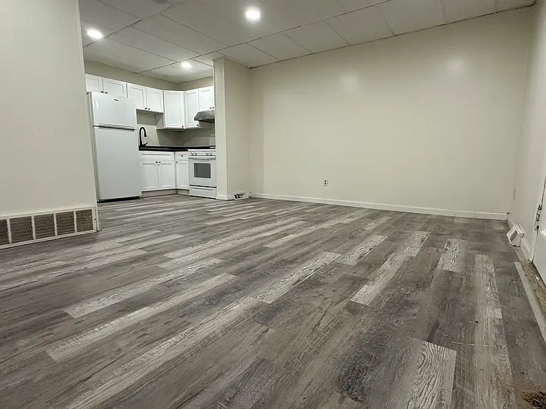 1246 Main St #5 — Photo 10