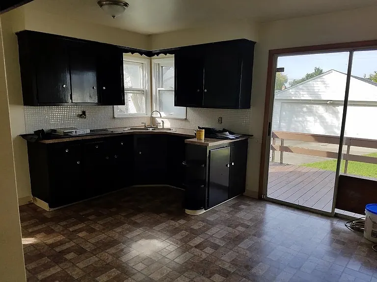 16009 Ramage Ave — Photo 8