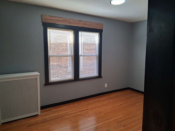 3rd image of 1645 N Mayfield Ave #2