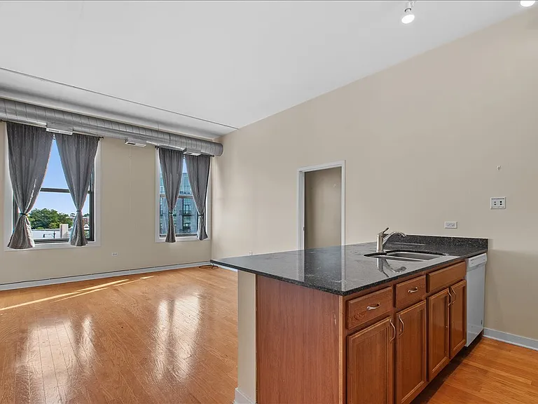 4015 N Milwaukee Ave #416 — Photo 3