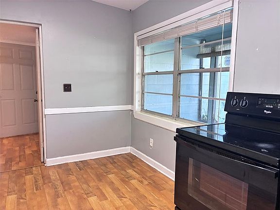 3rd image of 120 Club Rd