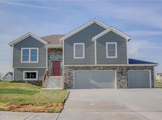 101 Rock Creek Ter, Smithville, MO 64089