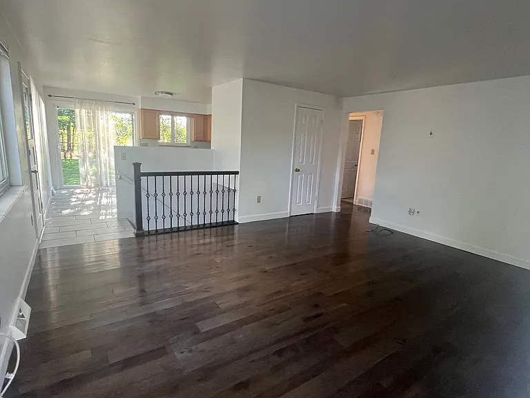 217 S Hoyt St — Photo 3