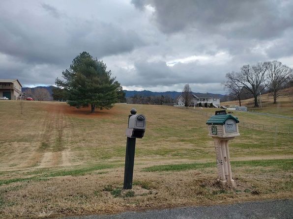1370 Camellia Rd, Newport, TN 37821