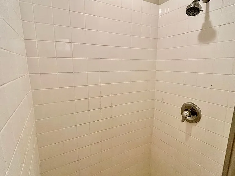 Pollyanna Apartments — Photo 27