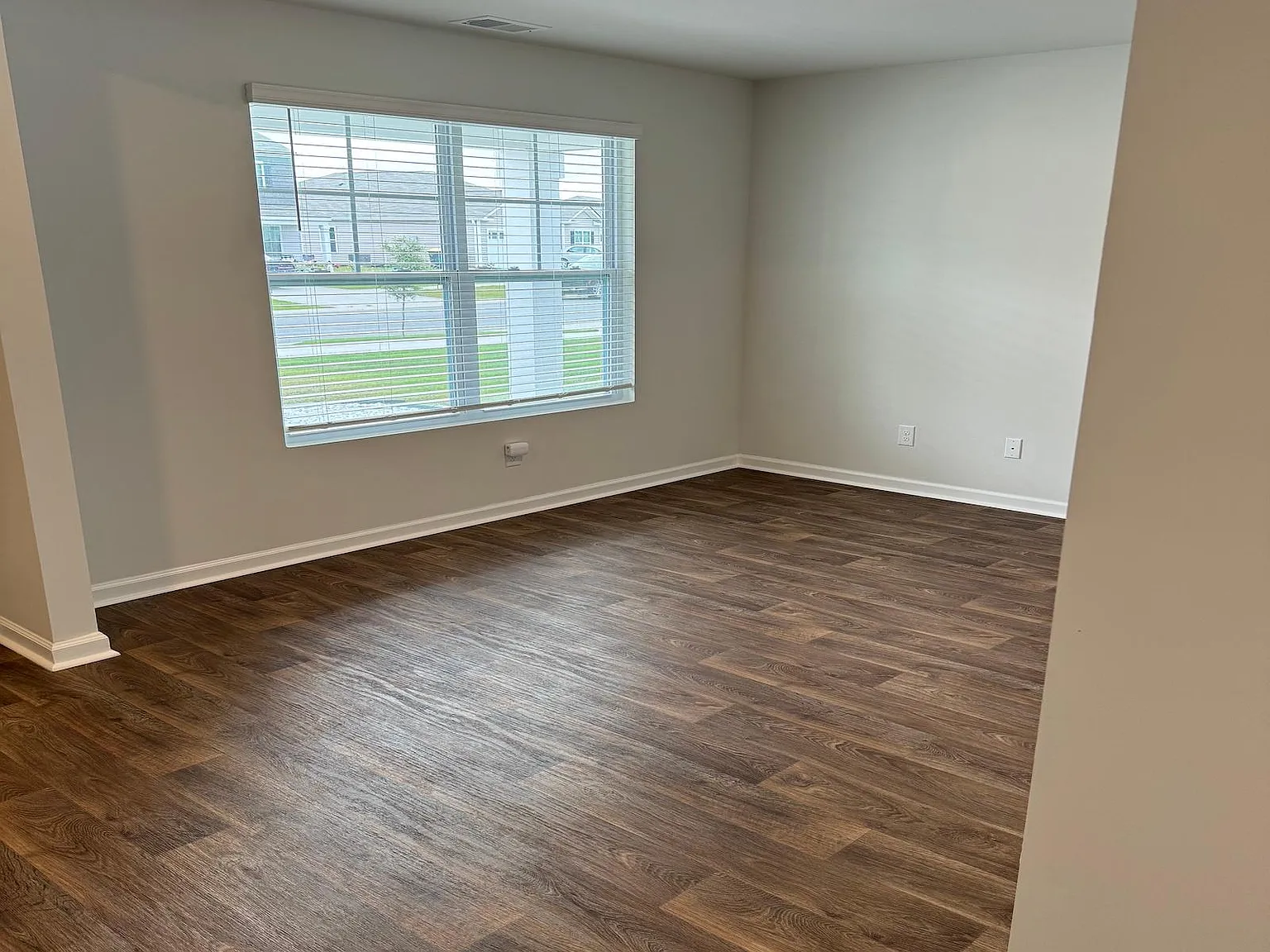 4 bed, 2.5 bath, 2338 sqft, $2,700 — Photo 3