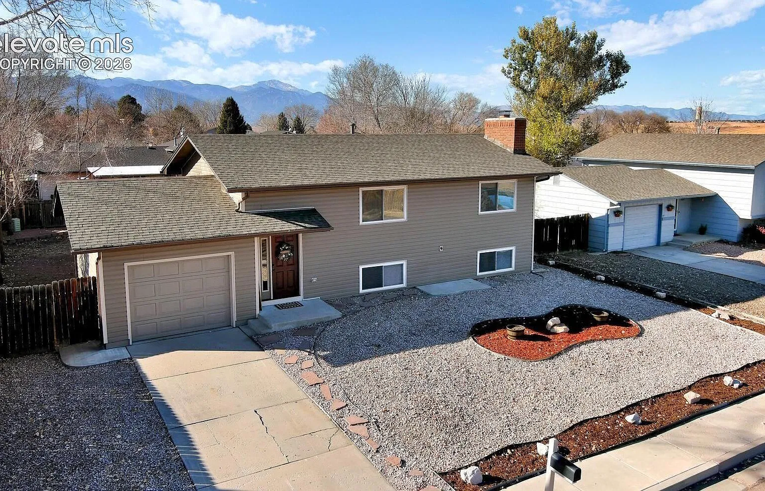 4 bed, 1.0 bath, 1789 sqft, $2,000 — Photo 2