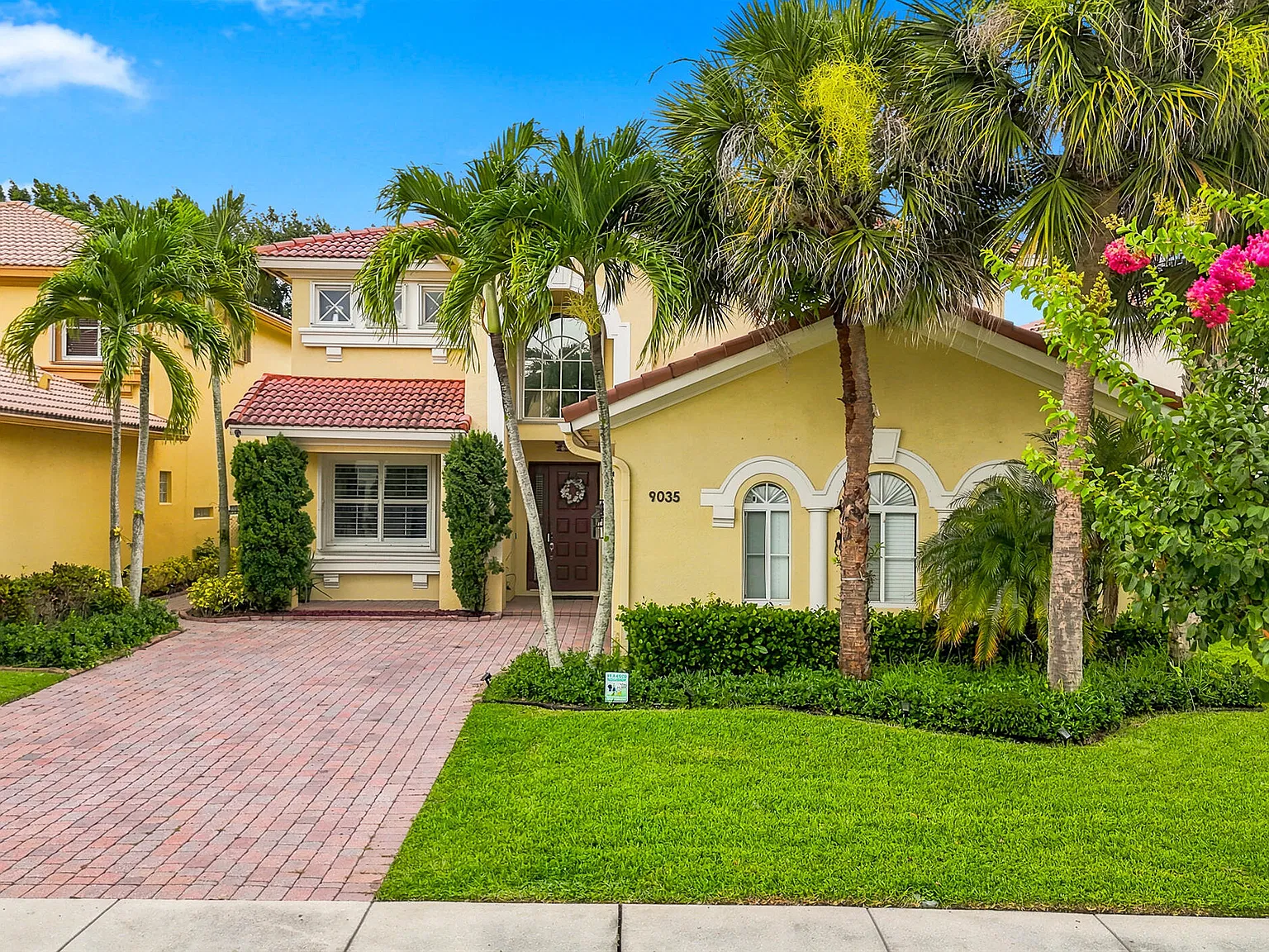 4 bed, 3.0 bath, 2715 sqft, $4,800 — Photo 2