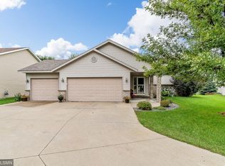 704 Green Acre Ct, Belle Plaine, MN 56011
