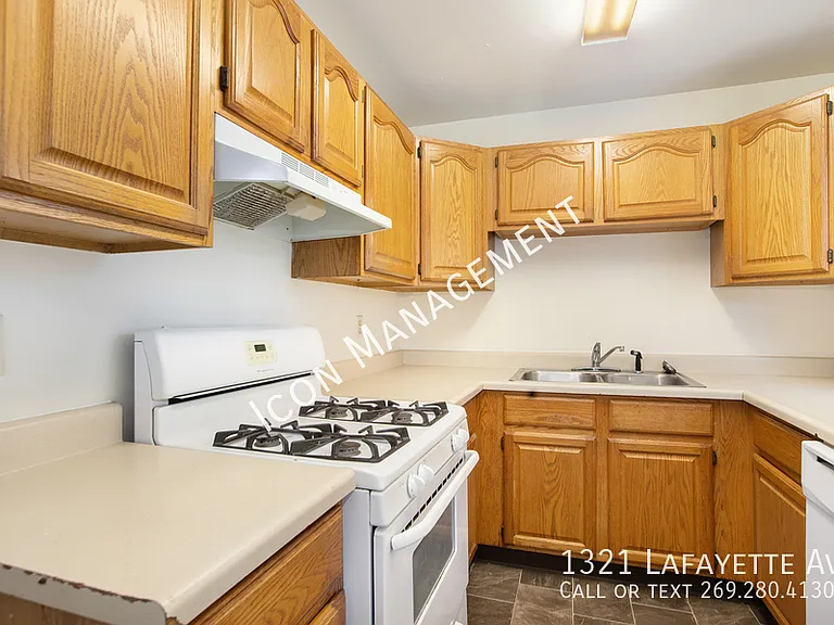 1321 Lafayette Ave — Photo 7