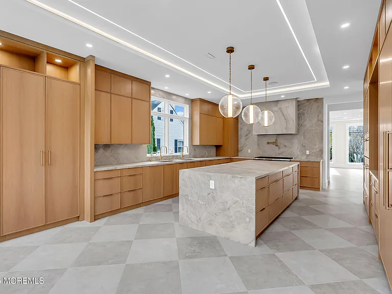 19 Clarence Ave — Photo 8