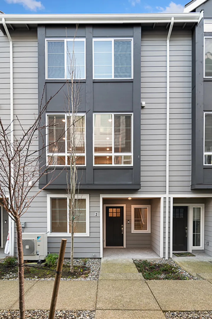 4 Bedroom Townhome with Office Niche | Available November 16 | $3,750 — Photo 3