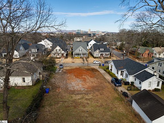 5th image of 40 Tindal Ave